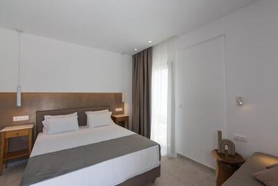 Nami Hotel & Suites - Deluxe Room