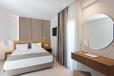 Nami Hotel & Suites - Deluxe Room