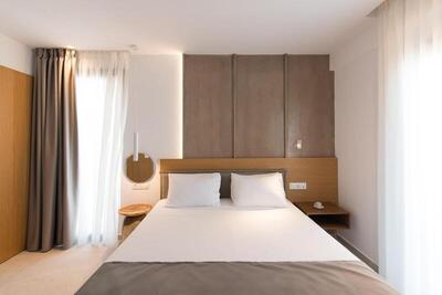 Nami Hotel & Suites - Deluxe Room