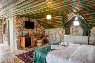 Nissa Cave - King Room