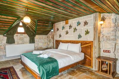 Nissa Cave - King Room