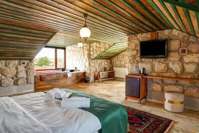 Nissa Cave - King Room