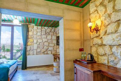 Nissa Cave - Deluxe King Room