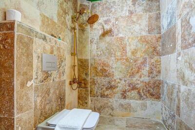 Nissa Cave - Standard Double Room