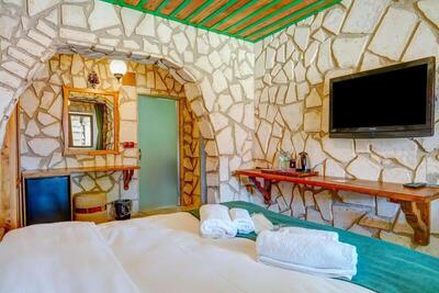 Nissa Cave - Standard Double Room