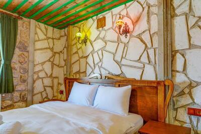 Nissa Cave - Standard Double Room
