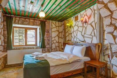 Nissa Cave - Standard Double Room