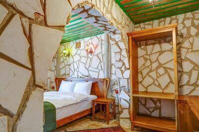 Nissa Cave - Standard Double Room
