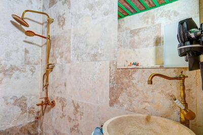 Nissa Cave - Standard Double Room