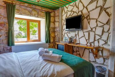 Nissa Cave - Standard Double Room