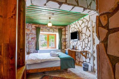 Nissa Cave - Standard Double Room