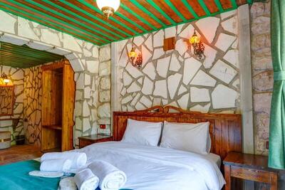 Nissa Cave - Standard Double Room