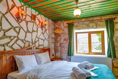Nissa Cave - Standard Double Room