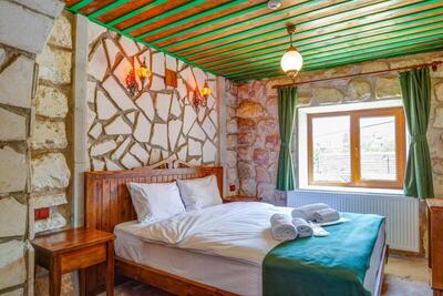 Nissa Cave - Standard Double Room
