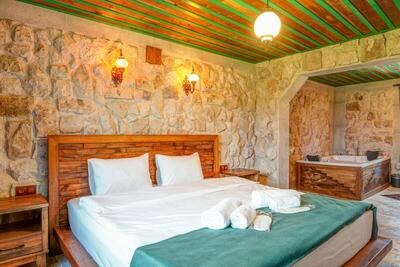 Nissa Cave - Queen Room With Spa Bath