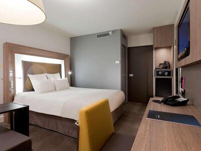 Novotel Paris La Defense Esplanade - Executive Room with 1 Queen-Size Bed with Eiffel Tower View