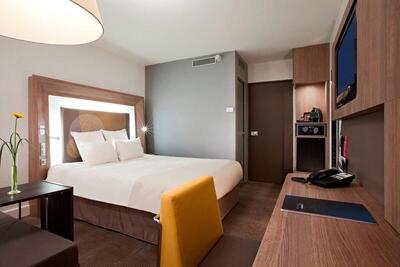 Novotel Paris La Defense Esplanade - Superior Room with 1 Queen bed and single sofa bed 