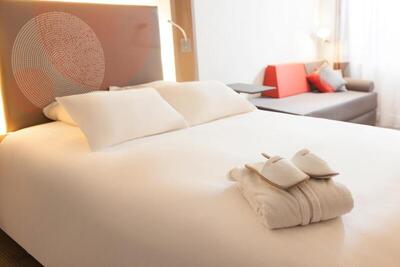 Novotel Paris La Defense Esplanade - Executive Room with 1 Queen-Size Bed with Eiffel Tower View