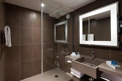 Novotel Paris La Defense Esplanade - Superior Room with 1 Queen bed and single sofa bed 