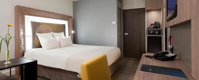 Novotel Paris La Defense Esplanade - Superior Room with 1 Queen bed and single sofa bed 