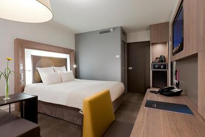 Novotel Paris La Defense Esplanade - Executive Room with 1 Queen-Size Bed with Eiffel Tower View