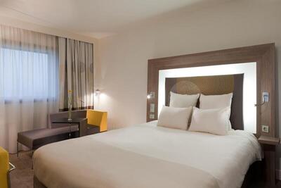 Novotel Paris La Defense Esplanade - Executive Room with 1 Queen-Size Bed with Eiffel Tower View