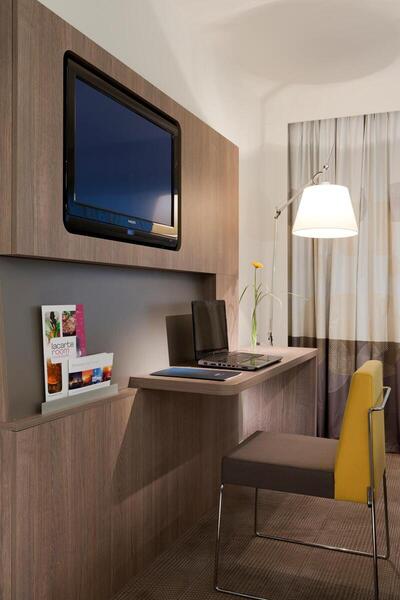 Novotel Paris La Defense Esplanade - Superior Room with 1 Queen bed and single sofa bed 