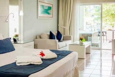 Ocean Blue & Sand Beach Resort - Junior Honeymoon Suite - Free WiFi