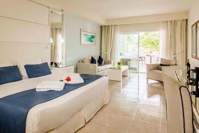 Ocean Blue & Sand Beach Resort - Junior Honeymoon Suite - Free WiFi
