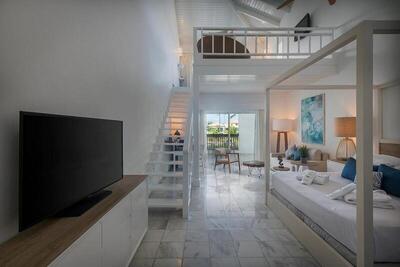 Ocean Blue & Sand Beach Resort - Honeymoon Suite - Free Wifi