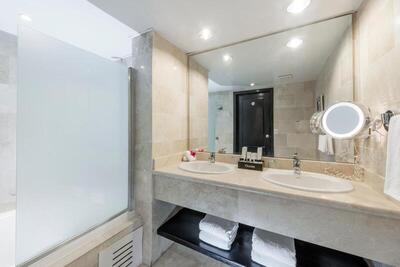 Ocean Blue & Sand Beach Resort - Honeymoon Suite - Free Wifi