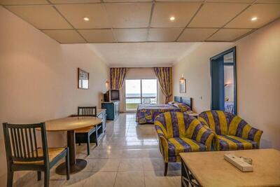 Palm Beach Resort Families and Couples only - Standard Family Room With Sea View