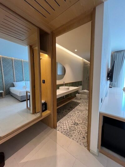 Peach Hill Resort - Deluxe Room, City View