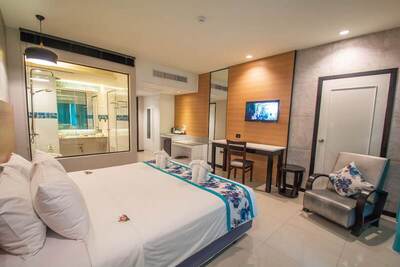 Peach Hill Resort - Deluxe Room