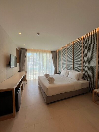 Peach Hill Resort - Deluxe Room, City View