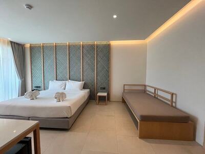 Peach Hill Resort - Deluxe Room, City View
