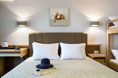 Philoxenia Hotel, Метаморфози, Гърция