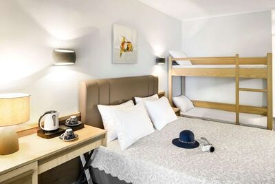 Philoxenia Hotel, Метаморфози, Гърция