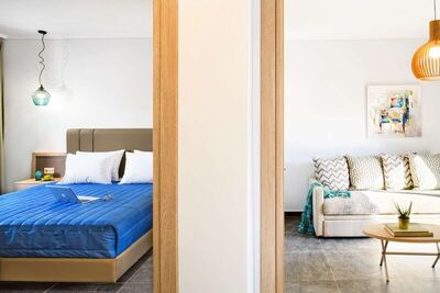 Philoxenia Hotel, Метаморфози, Гърция