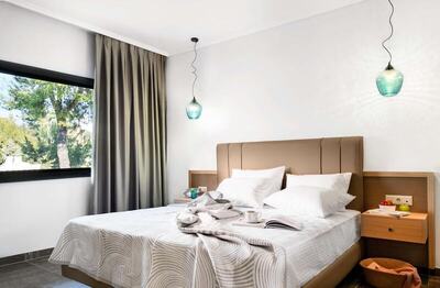 Philoxenia Hotel, Метаморфози, Гърция