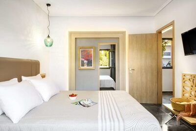 Philoxenia Hotel, Метаморфози, Гърция