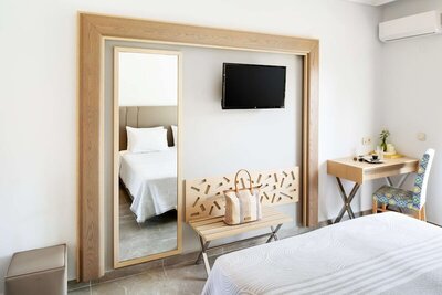 Philoxenia Hotel, Метаморфози, Гърция