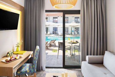 Philoxenia Hotel, Метаморфози, Гърция