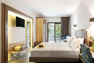 Philoxenia Hotel, Метаморфози, Гърция