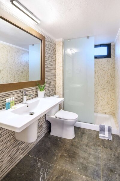 Philoxenia Hotel, Метаморфози, Гърция