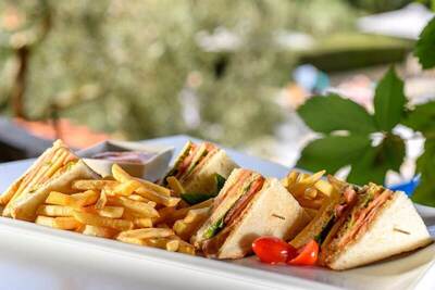 Philoxenia Hotel, Метаморфози, Гърция