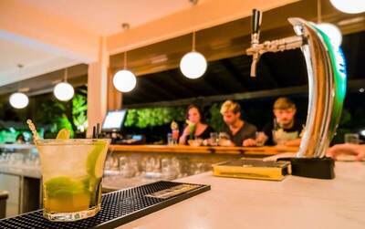 Philoxenia Hotel, Метаморфози, Гърция