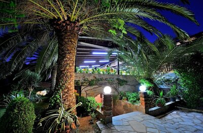 Philoxenia Hotel, Метаморфози, Гърция