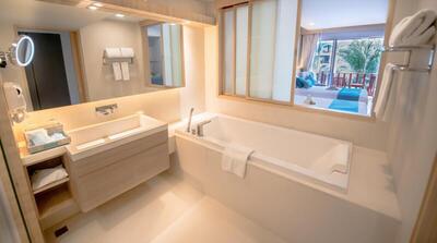 Phuket Graceland Resort and Spa - Deluxe Room With Pool Access