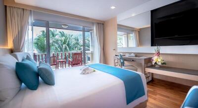 Phuket Graceland Resort and Spa - Deluxe Room With Pool View